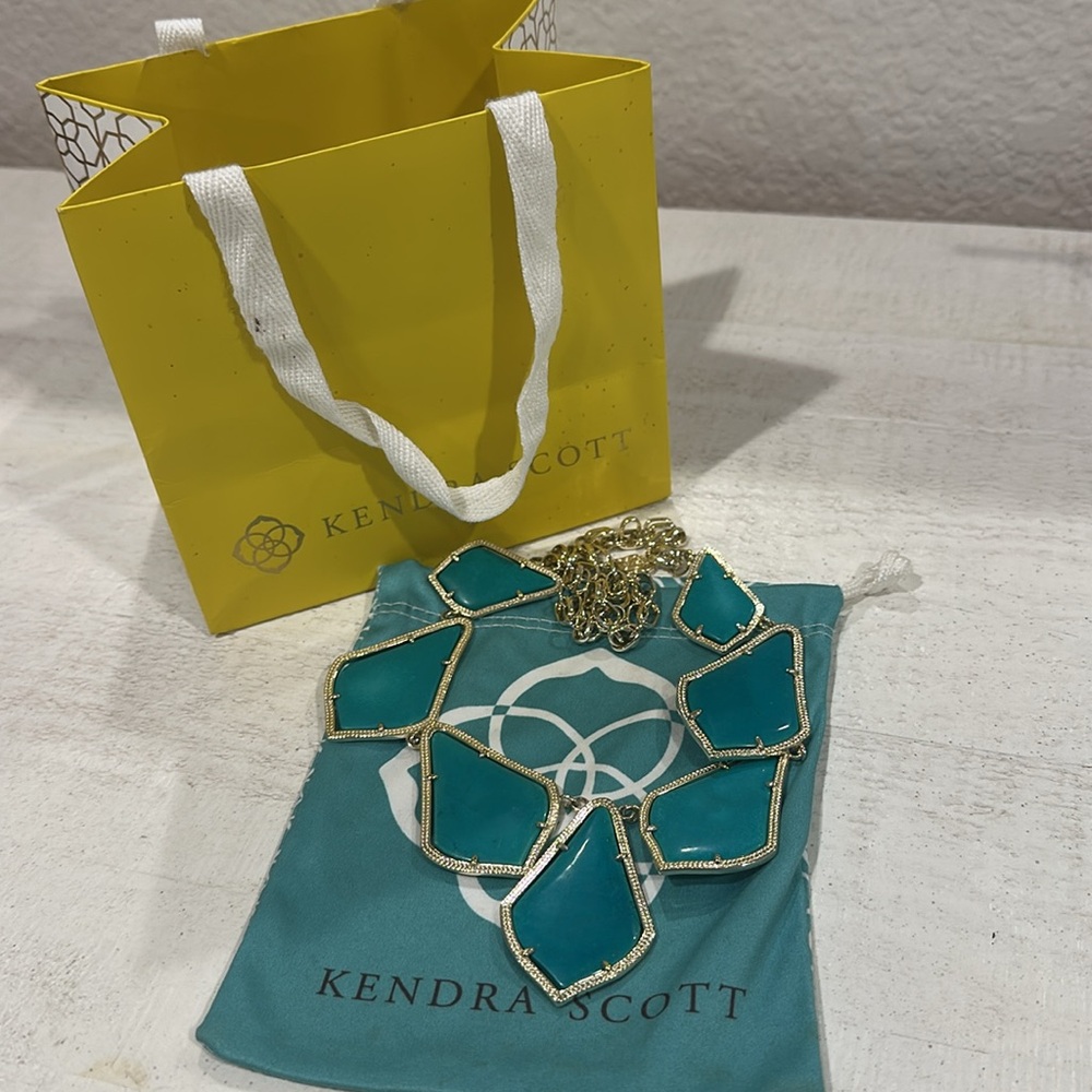 Kendra Scott Kensey Statement Necklace - Picture 2 of 7